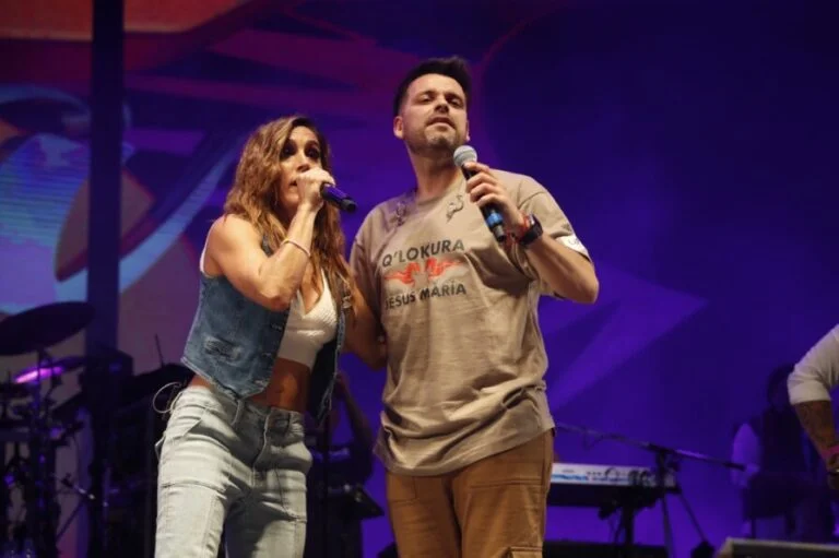 Una multitud dijo “presente” este sábado en el Anfiteatro José Hernández para animar la tercera noche de “Color y Coraje